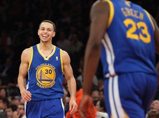 NBA半场：巴恩斯14分，马刺77-57领先鹈鹕